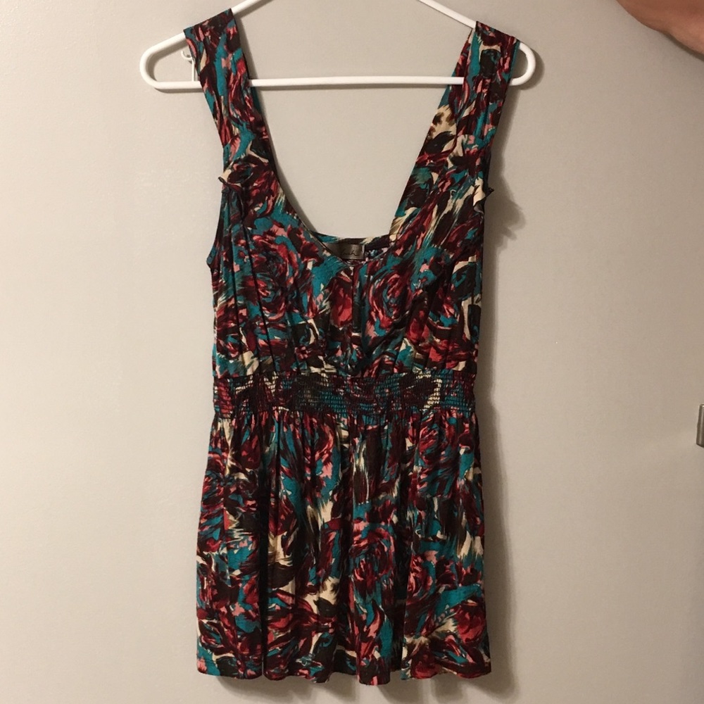 Cute tank/top with fun pattern! Only wore once!